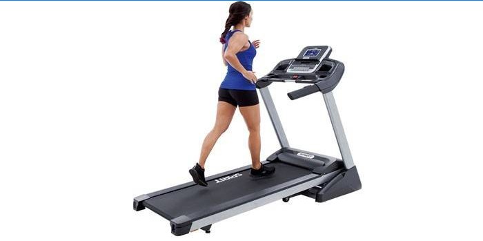 Ruh Fitness XT285 simülatörü üzerindeki kız