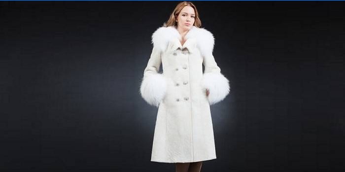 Kız beyaz muton ceket