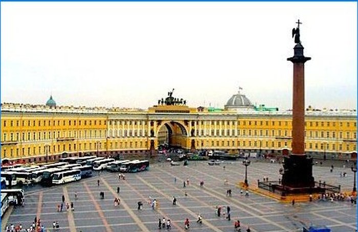 St.Petersburg Saray Meydanı'ndaki Genelkurmay Binası
