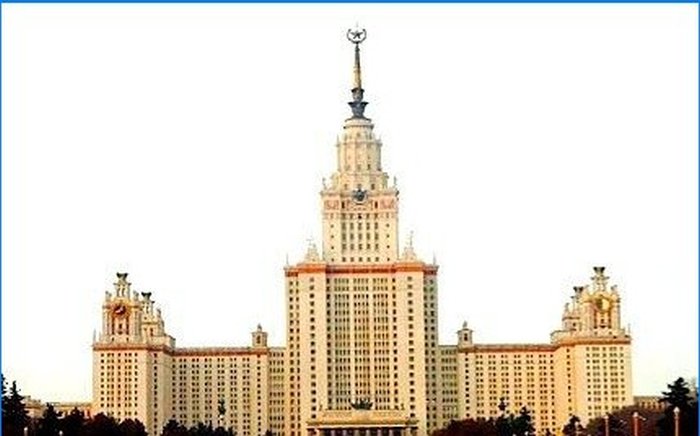 Moskova Devlet Üniversitesi'nin ana binası