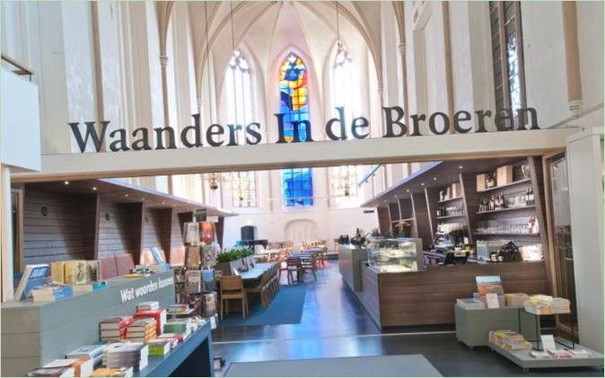 Hollanda'da Waanders In de Broeren kitapçısı