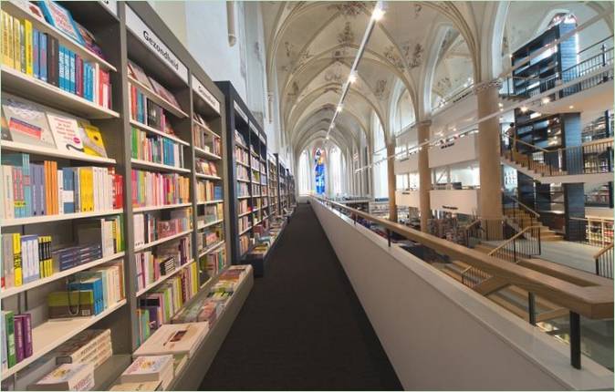Hollanda'da Waanders In de Broeren kitabevi