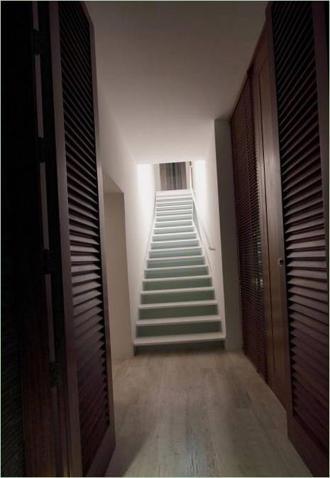 Evin iç kısmındaki merdivenler