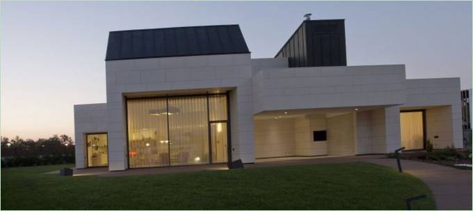 Patxi Cortazar Arquitecto, Victoria-Gasteis tarafından İspanya'da iki katlı bir malikanenin içi