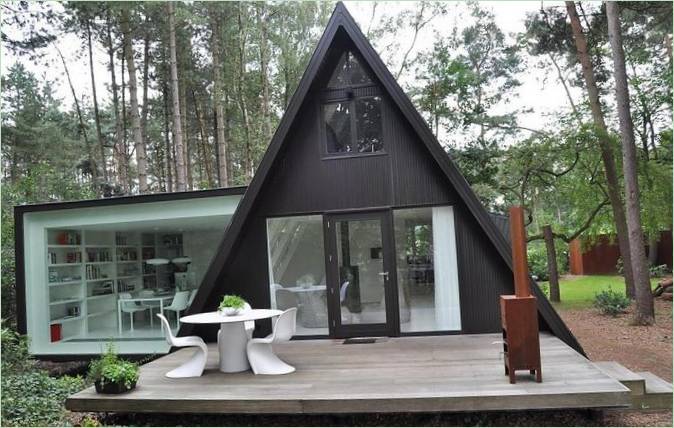 Üçgen şeklinde bir ev