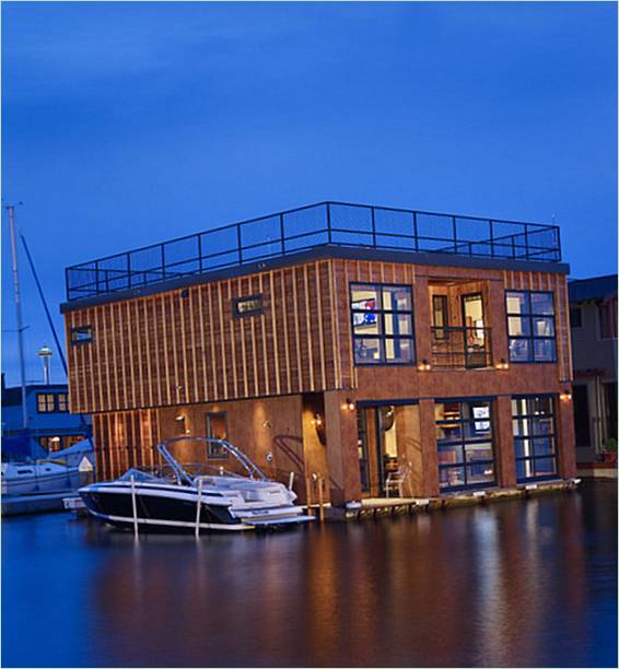 Su üzerinde yenilikçi bir ev