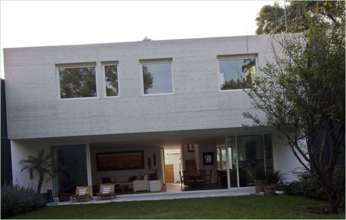 Meksika'daki DCPP Arquitectos'tan beyaz bir evin içi